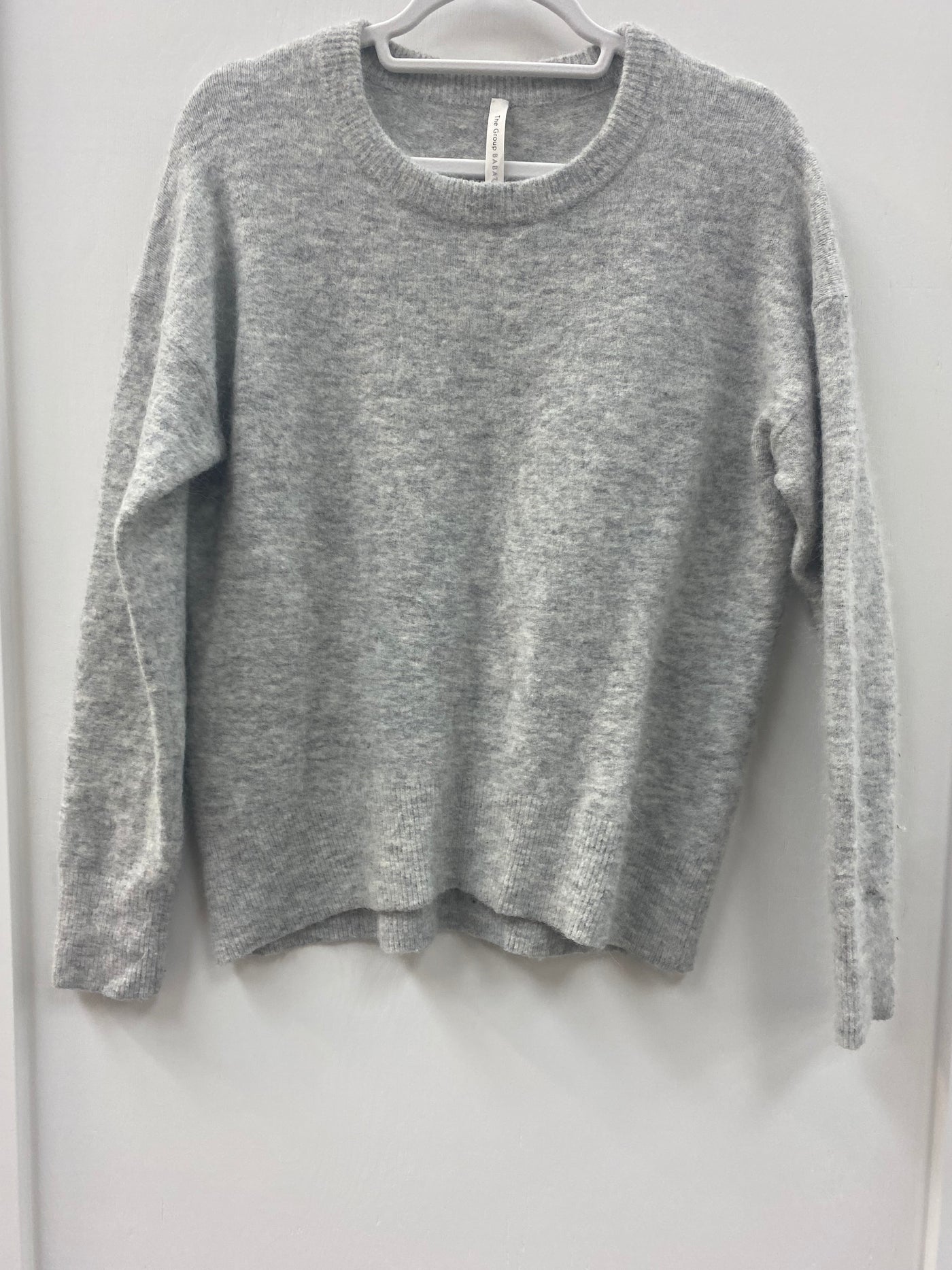 The group Babaton cashmere sweater
