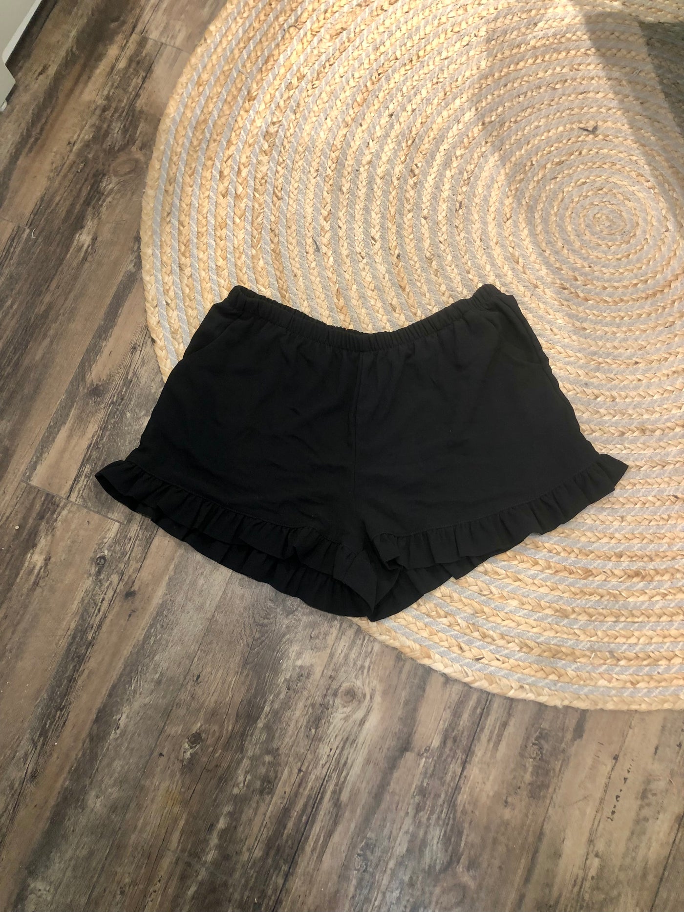 Flowy black shorts